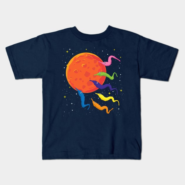 Worms Attack Mars Kids T-Shirt by andantino